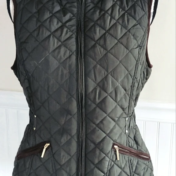 Weatherproof fur lined vest. - Picture 10 of 12